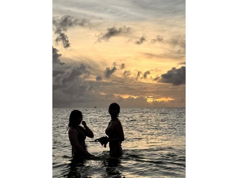 【宮古島/最安値】SUPで見る海ぽちゃサンセットツアー（記念写真プレゼント）の紹介画像