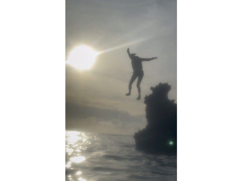 【宮古島/最安値】SUPで見る海ぽちゃサンセットツアー（記念写真プレゼント）の紹介画像