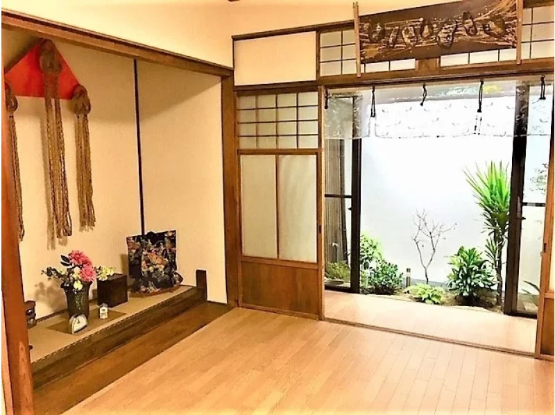 A workshop to draw interior perspective of your favorite room using transparent watercolors at Nishitengachaya, Osaka: a townhouse used as a TV and movie location!の紹介画像