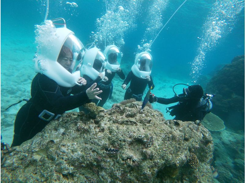 [Okinawa, Onna Village] "Underwater Walk Sea Walk & Parasail Set"の紹介画像