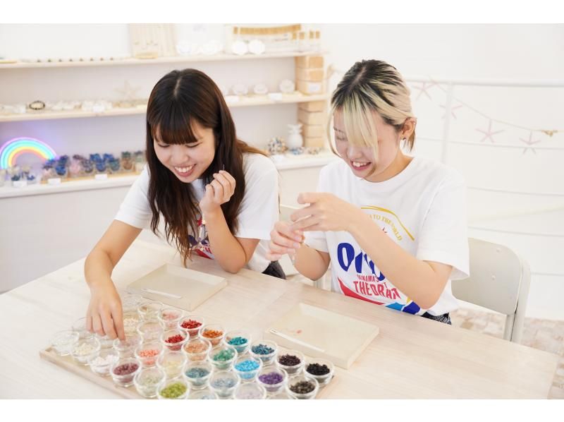【沖縄・宮古島】天然石（さざれ石）やシェル、サンゴを使った「さざれ石ブレスレット」作り！の紹介画像