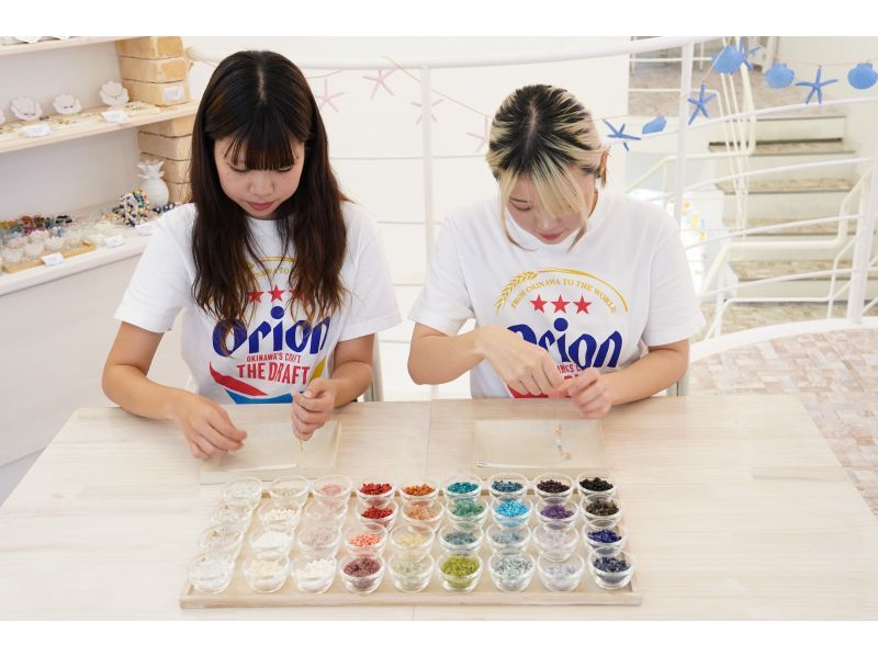 【沖縄・宮古島】天然石（さざれ石）やシェル、サンゴを使った「さざれ石ブレスレット」作り！の紹介画像