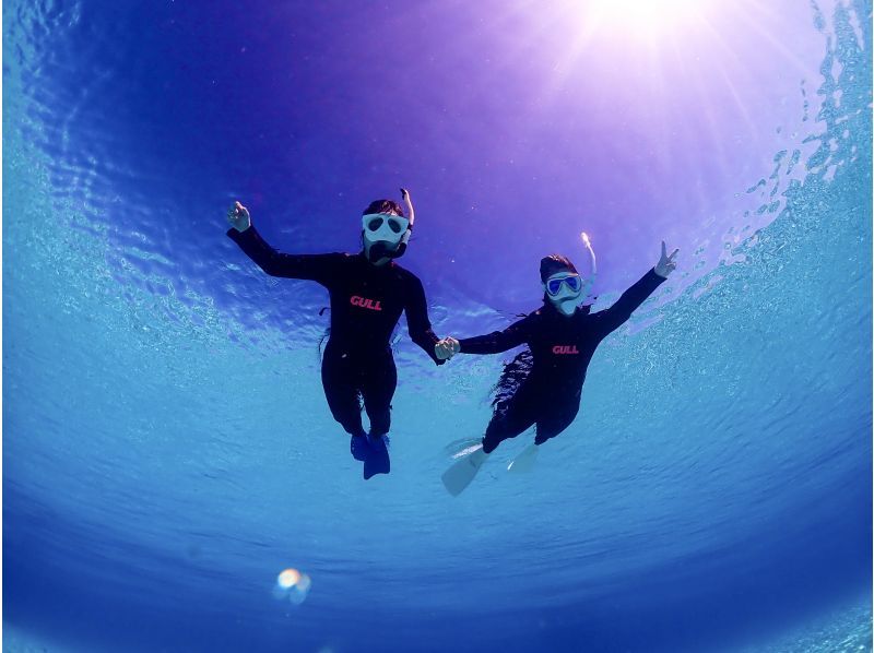 [Small group] Swim with sea turtles! We are confident in our underwater photos! Safe and secure for beginners and children ★ Beach snorkel tour to swim in the blue ocean of Miyakoの紹介画像