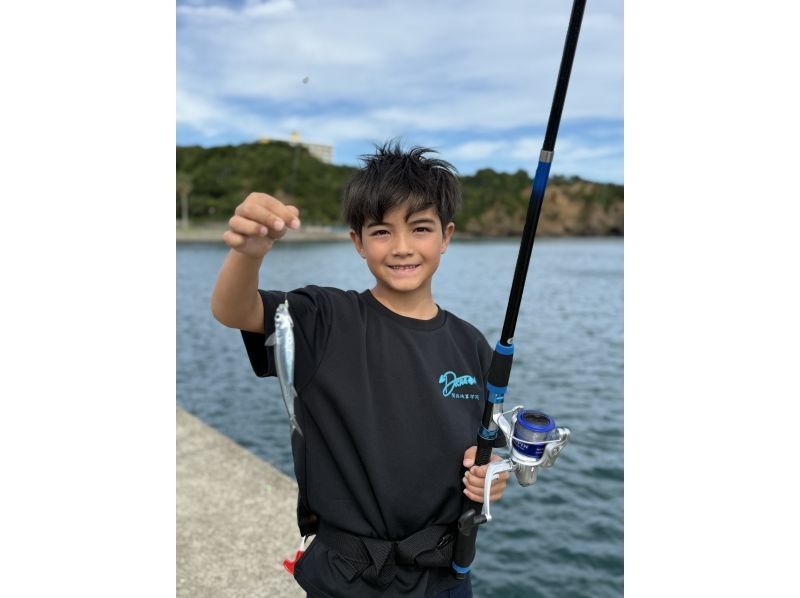 【미에·시마】이세 시마의 고객이 좋아하는 장소에서 체험을 할 수 있습니다!초보자용 제방 낚시 체험 플랜の紹介画像