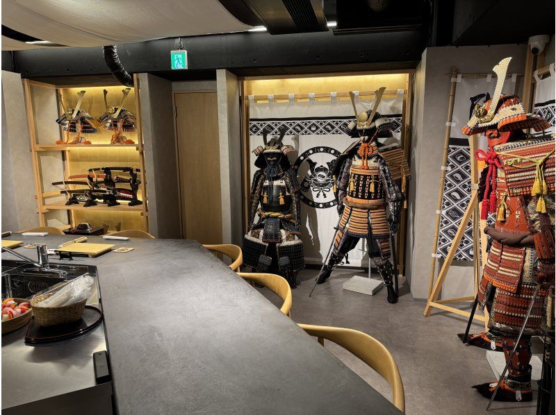 [Tokyo, Asakusa] Experience making sushi while feeling like you've traveled back in time to the Sengoku period! Entertainment restaurant/Shogun course (with dessert)の紹介画像