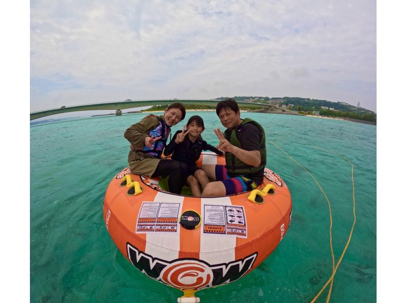 [โอกินาว่า เกาะโคอุริ] ยินดีต้อนรับผู้เริ่มต้นเล่นเวคบอร์ด! เวคบอร์ด + ท่อลากจูงรุ่นล่าสุด มีสองตัวเลือกให้เลือก!の紹介画像