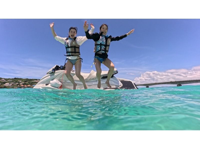 【沖縄・古宇利島】1グループずつ完全貸し切りでのご案内♪最新アクティビティ5種類＆ジェットスキー体験から2種類選んで遊べる定番のターチプランの紹介画像