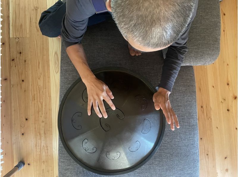 Ocean-View Music Class in Beppu: Ukulele, Guitar, Handpan+Onsenの紹介画像