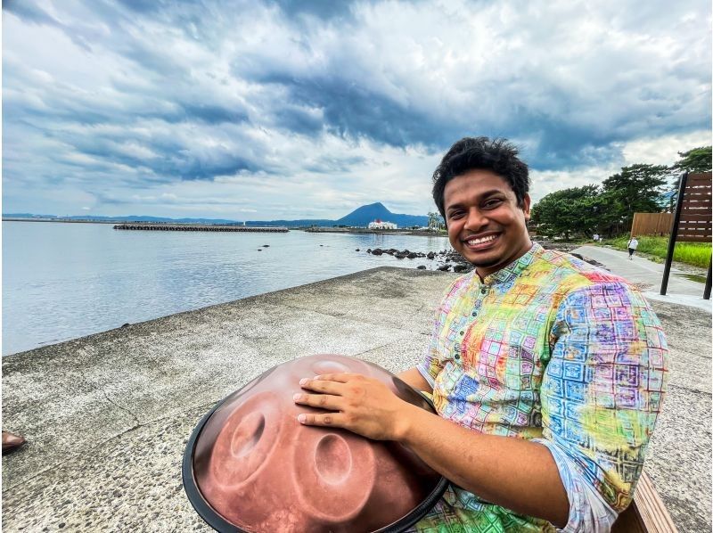 Ocean-View Music Class in Beppu: Ukulele, Guitar, Handpan+Onsenの紹介画像