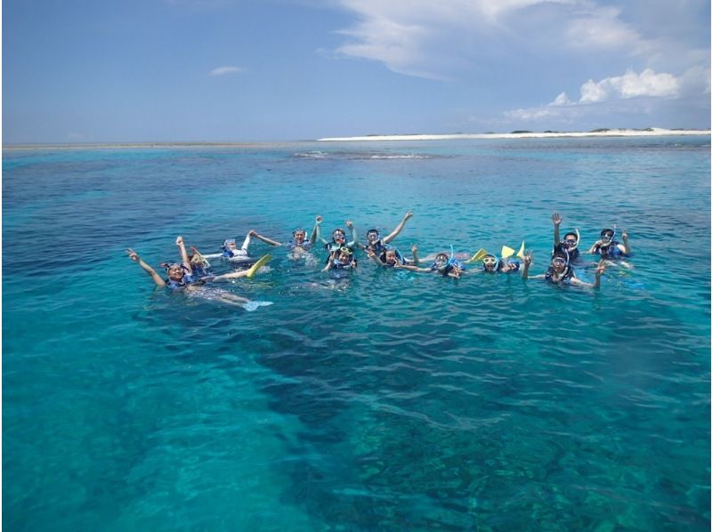 【沖縄県・那覇発】那覇市内送迎あり★慶良間諸島★半日ボートシュノーケリングツアーの紹介画像