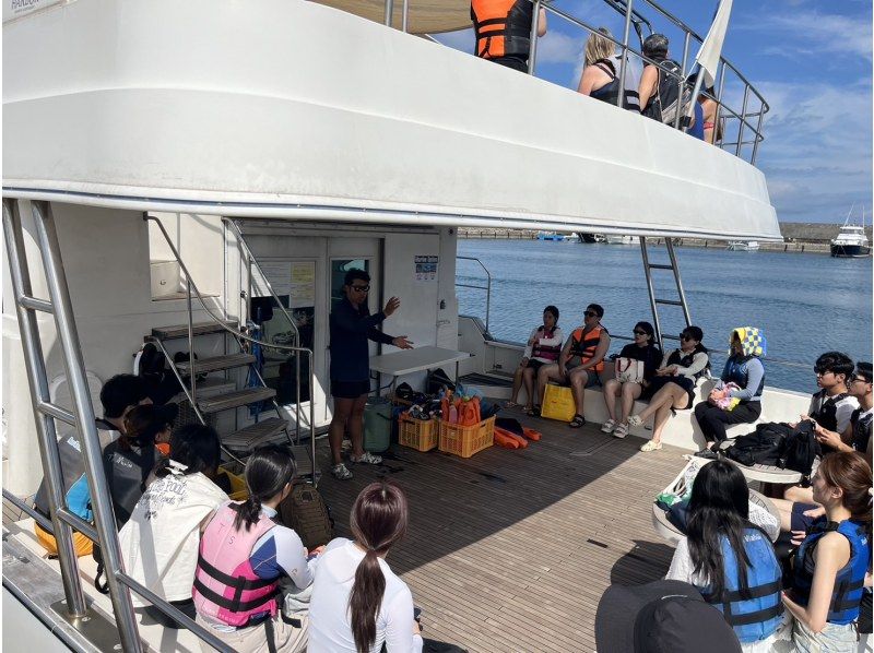 【半日PM便／那覇市内送迎あり】★豪華カタマラン船で行く慶良間諸島★半日ボートシュノーケリングツアー（バナナボート1回無料）の紹介画像