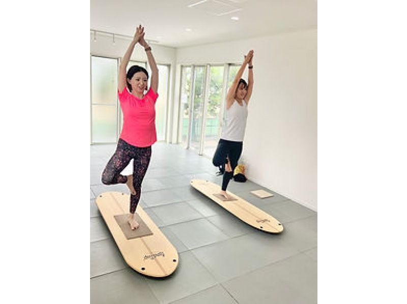 [Kanagawa/Shonan] <World's first, originated in Chigasaki> A new type of beach activity experience! Board fitness. A surreal experience on a rocking board!の紹介画像