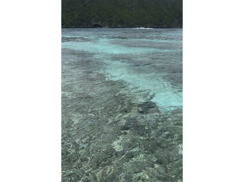 【沖縄・宮古島】インストラクターと行く青の洞窟&三角点 宮古ブルーの海を満喫！の紹介画像