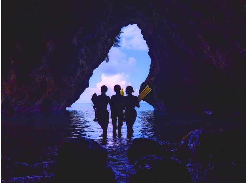 【沖縄・宮古島】インストラクターと行く青の洞窟&三角点 宮古ブルーの海を満喫！の紹介画像