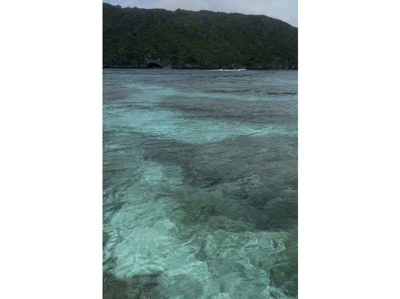 【沖縄・宮古島】インストラクターと行く青の洞窟&三角点 宮古ブルーの海を満喫！の紹介画像