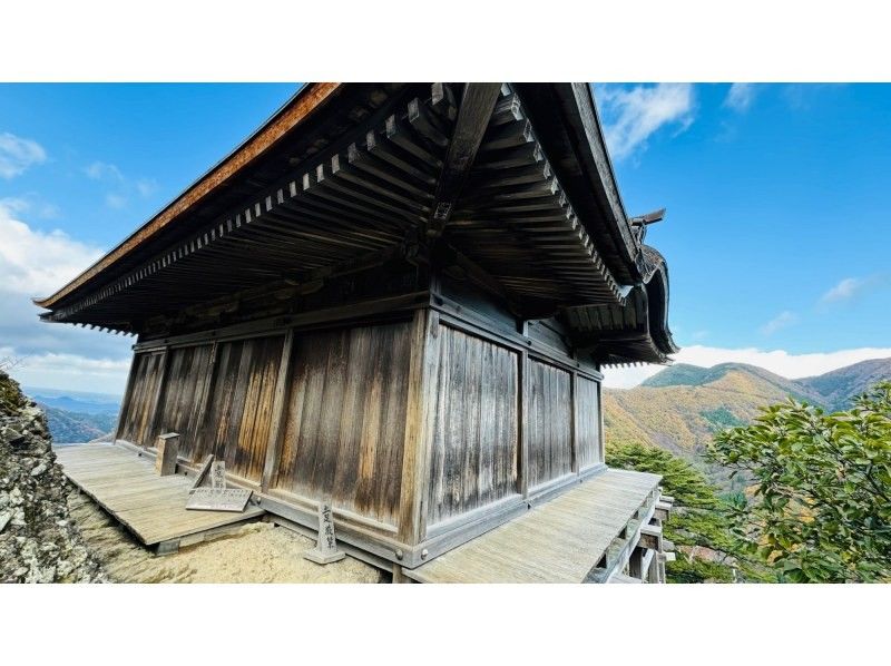 【鳥取・三朝】日本一危険な国宝「投入堂」を安全管理最優先の元消防士登山ガイドと参拝しようの紹介画像
