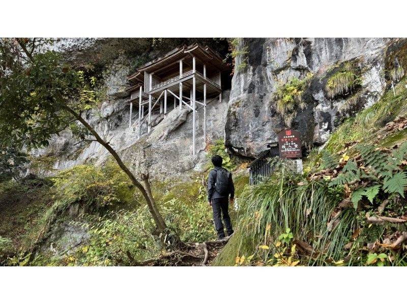 【鳥取・三朝】日本一危険な国宝「投入堂」を安全管理最優先の元消防士登山ガイドと参拝しようの紹介画像