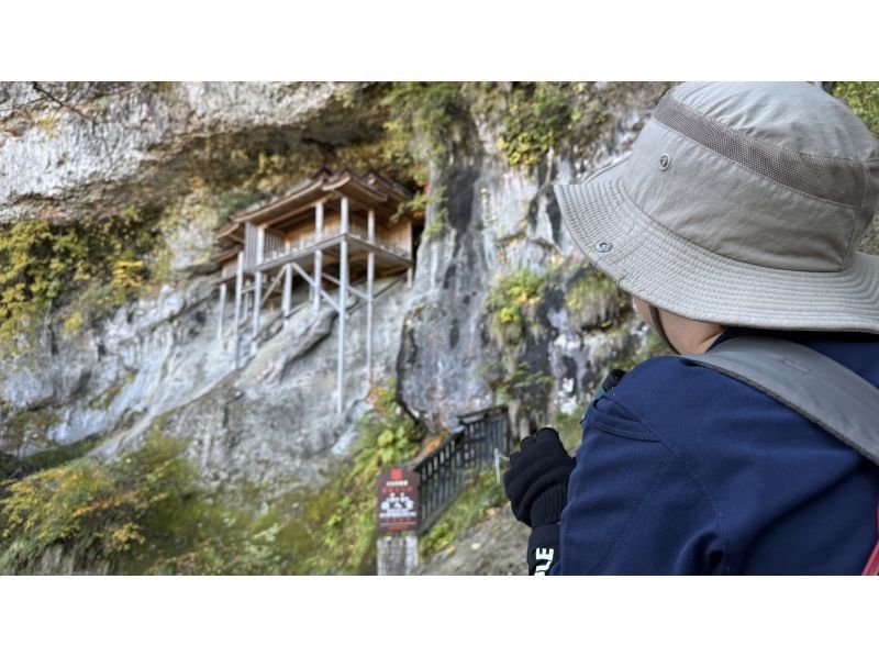 【鳥取・三朝】日本一危険な国宝「投入堂」を安全管理最優先の元消防士登山ガイドと参拝しようの紹介画像