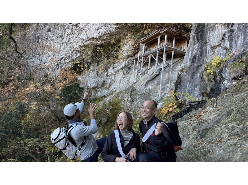 【鳥取・三朝】日本一危険な国宝「投入堂」を安全管理最優先の元消防士登山ガイドと参拝しようの紹介画像