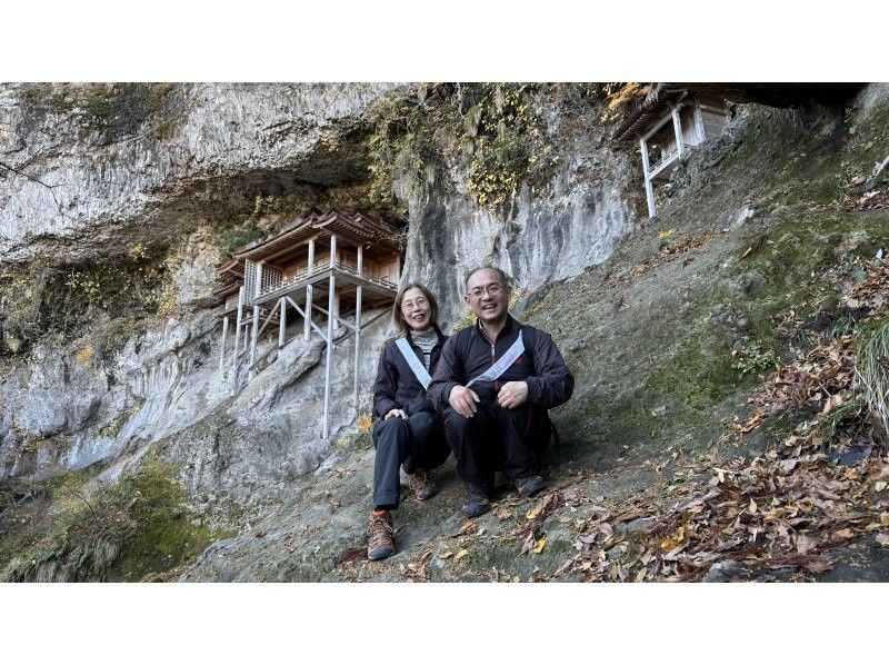 【鳥取・三朝】日本一危険な国宝「投入堂」を安全管理最優先の元消防士登山ガイドと参拝しようの紹介画像