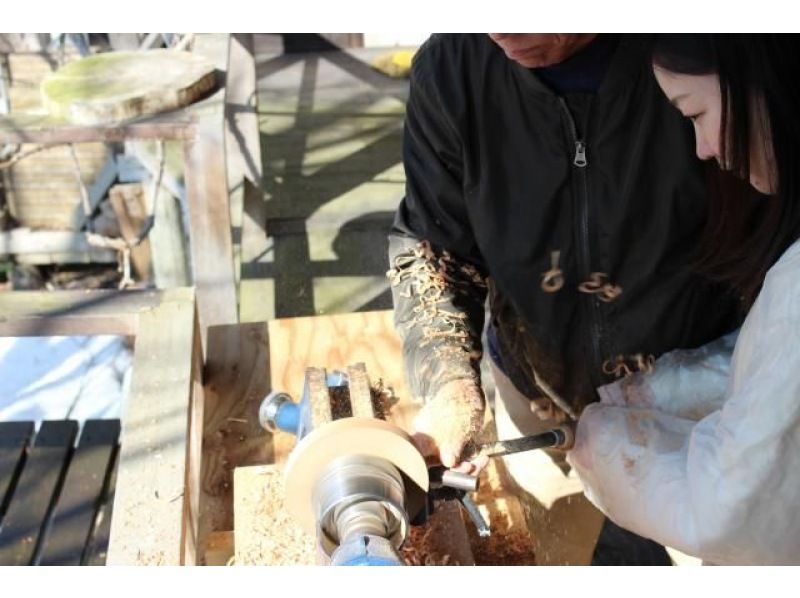 【北海道长沼町】在森林中安静的工作室体验制作木盘子の紹介画像