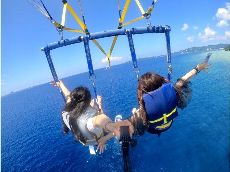 [Northern Okinawa] Parasailing experience with a rope length of 200m and a height of 50m! Enjoy the spectacular view of the northern part of Okinawa from above! Photos taken will be given away for free!の紹介画像