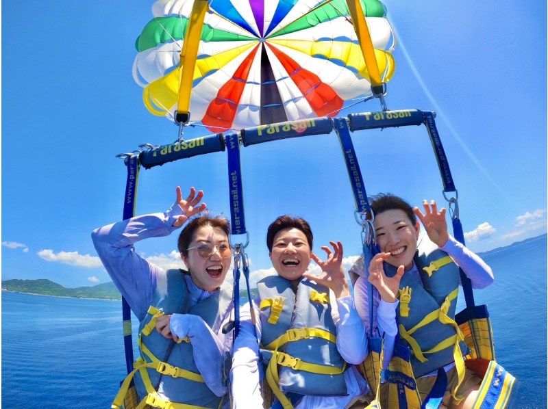 [Northern Okinawa] Parasailing experience with a rope length of 200m and a height of 50m! Enjoy the spectacular view of the northern part of Okinawa from above! Photos taken will be given away for free!の紹介画像