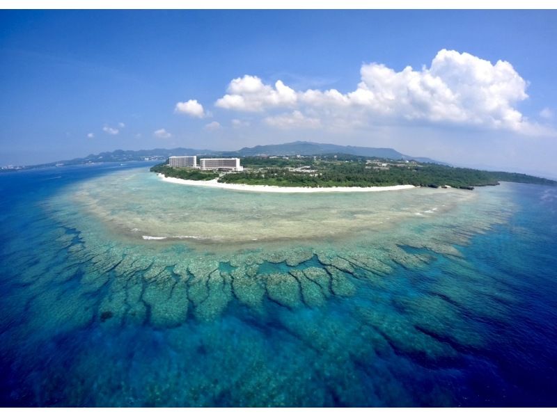 [Northern Okinawa] Parasailing experience with a rope length of 200m and a height of 50m! Enjoy the spectacular view of the northern part of Okinawa from above! Photos taken will be given away for free!の紹介画像