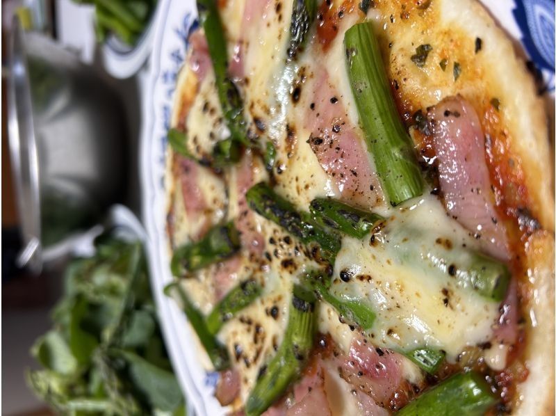 Harvesting seasonal vegetables in Furano and cooking handmade pizza in the open air!の紹介画像