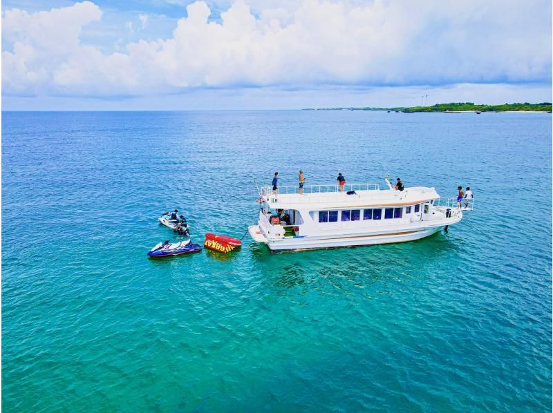 【宮古島｜完全貸切】ラグジュアリーボートチャーター 海を贅沢に遊び尽くすプライベートクルーズの紹介画像