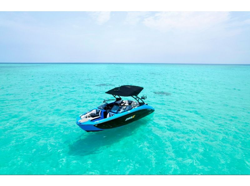 【宮古島｜完全貸切】ラグジュアリーボートチャーター 海を贅沢に遊び尽くすプライベートクルーズの紹介画像