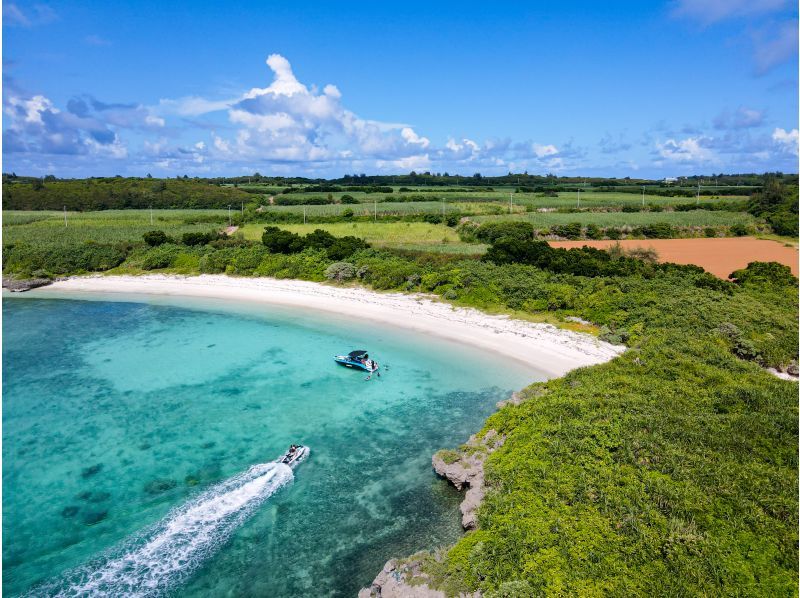 【宮古島｜完全貸切】ラグジュアリーボートチャーター 海を贅沢に遊び尽くすプライベートクルーズの紹介画像