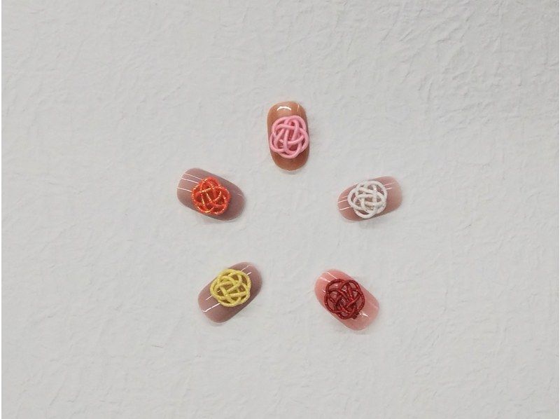 [Kyoto, Shijo Omiya] ★Let's tie traditional Mizuhiki to nail tips and add a Japanese-style decoration☆Special discount for May and June for new plans♪の紹介画像