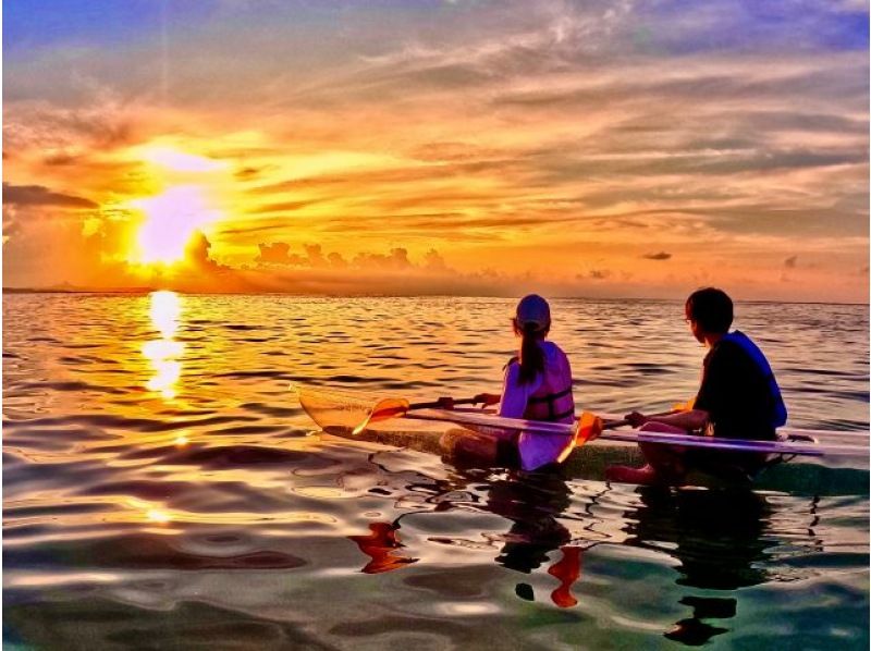 For overseas visitors [Okinawa, Nakijin] Sunset Clear Kayak Photo Tour! A superb sunset time with sea turtles (limited number of units)の紹介画像