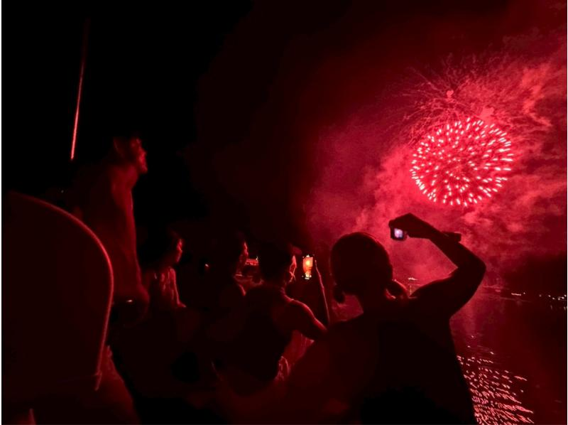 [奄美大岛] 龙乡故乡祭夕阳烟火巡游船 [游览船]の紹介画像