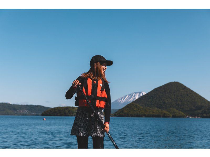 【北海道・洞爺湖】息を飲む絶景の中でゆったりサップ体験・写真は無料プレゼント付♪・初心者大歓迎の紹介画像