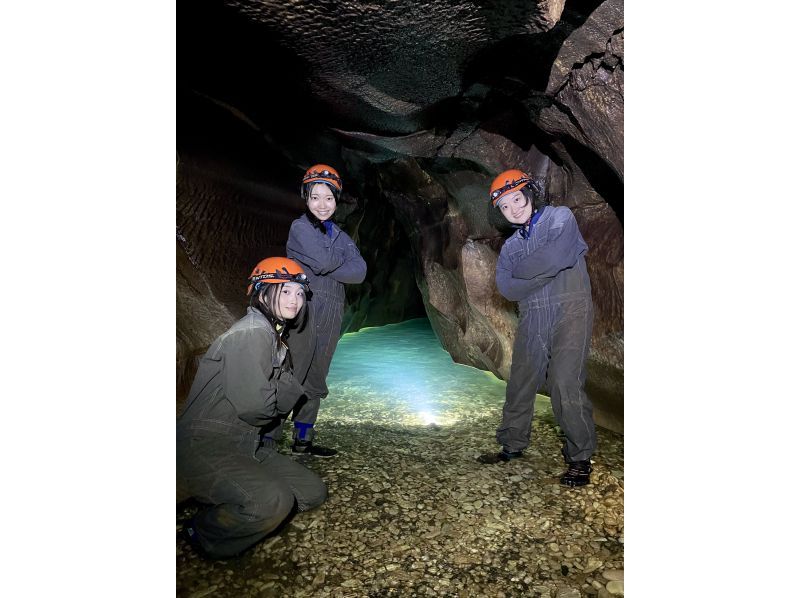 [Fukuoka/Kitakyushu] Hiraodai Cave Exploration (caving) Mysterious underground lake tourの紹介画像