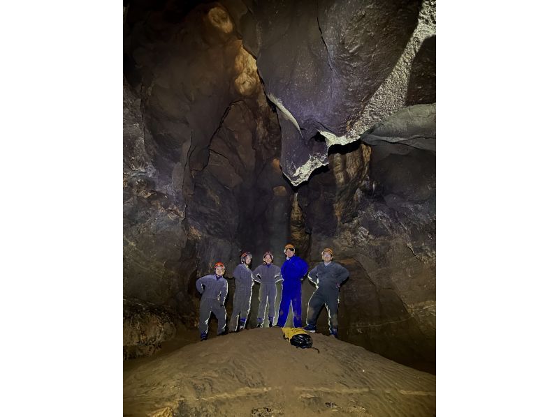 [Fukuoka/Kitakyushu] Hiraodai Cave Exploration (caving) Mysterious underground lake tourの紹介画像