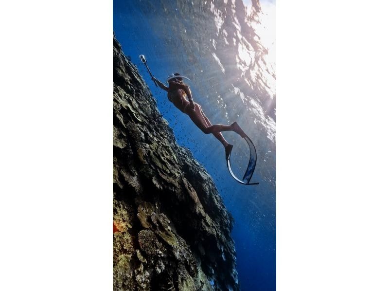 【沖縄・伊平屋島】２ボートスキンダイビング１日満喫ツアー☆少人数制で初心者・おひとり様大歓迎☆水中写真プレゼント付の紹介画像