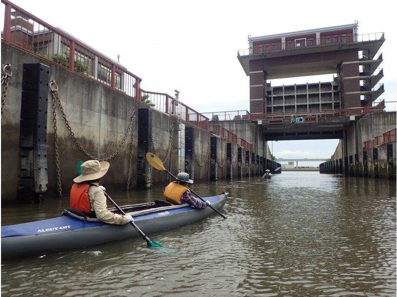 【東京　カヤック】東京閘門体験カヤックツアー　♪パナマ運河のような水のエレベーターも体験しよう！　の紹介画像