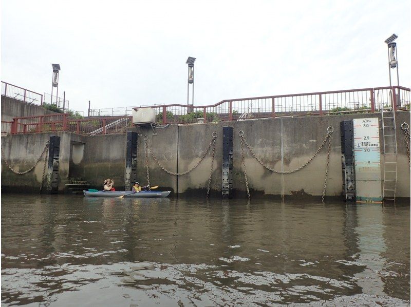 【東京　カヤック】東京閘門体験カヤックツアー　♪パナマ運河のような水のエレベーターも体験しよう！　の紹介画像