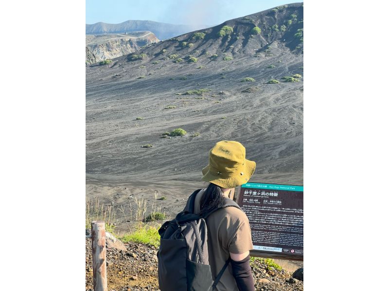 [Kumamoto, Mt. Aso] Guided trekking tour to enjoy the views of the Aso Nakadake and Takadake caldera! (Men, women, families, couples, and friends welcome)の紹介画像