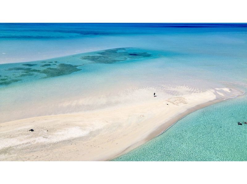 [Okinawa Miyakojima] Go by boat to the phantom island [Yuni Beach] Drone photography and videos are also free ☆ Perfect for children to play in the water (5000 yen for children up to 15 years old) ☆ Toilets and air conditioning are fully equipped for your peace of mindの紹介画像