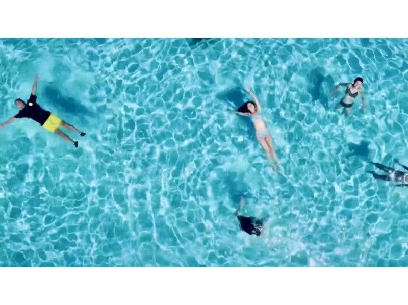 [Okinawa Miyakojima] Uni Beach Landing Cruise (Enjoy a luxurious, luxurious trip on a resort boat) Toilet, air conditioning, a bed on the bow, and even a drone for high-spec photographyの紹介画像