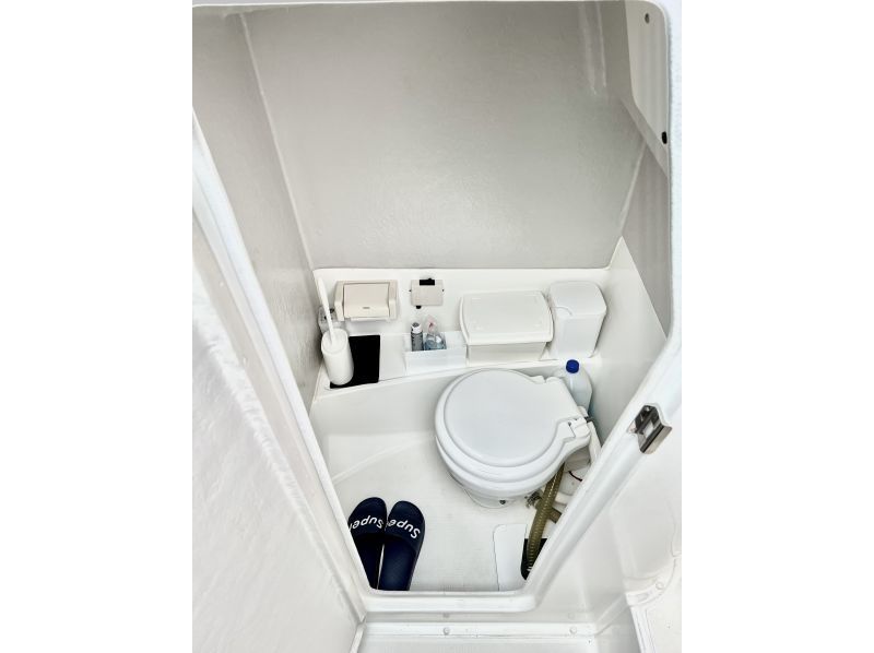 [Okinawa Miyakojima] Uni Beach Landing Cruise (Enjoy a luxurious, luxurious trip on a resort boat) Toilet, air conditioning, a bed on the bow, and even a drone for high-spec photographyの紹介画像