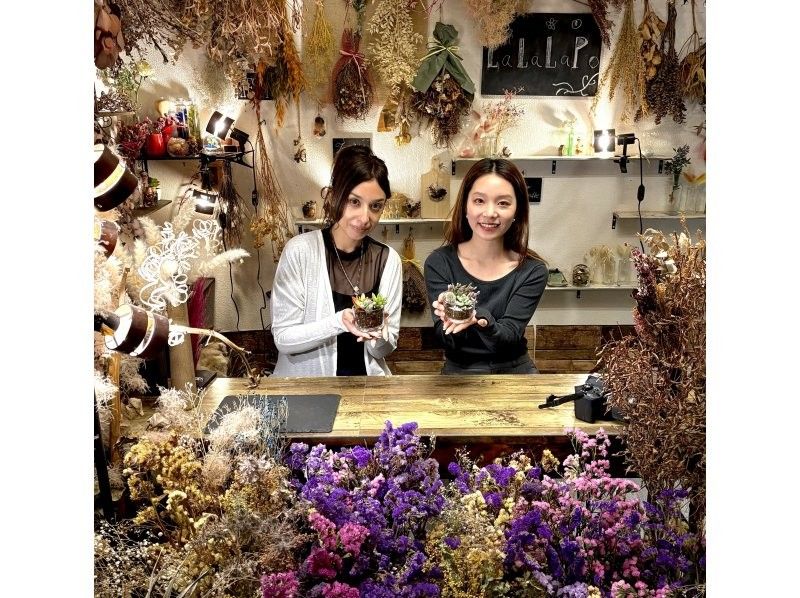 【大阪・心斎橋駅から徒歩3分】子供から大人まで楽しめるミニサボテンのインテリア作り！サボテングラス作り体験☆の紹介画像