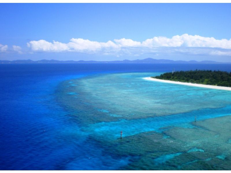 北部発・水納島半日シュノーケリング★2エントリーなので海中時間たっぷり★船酔いが心配な方に・揺れに強い大型カタマラン船★写真＆ドリンク無料★の紹介画像