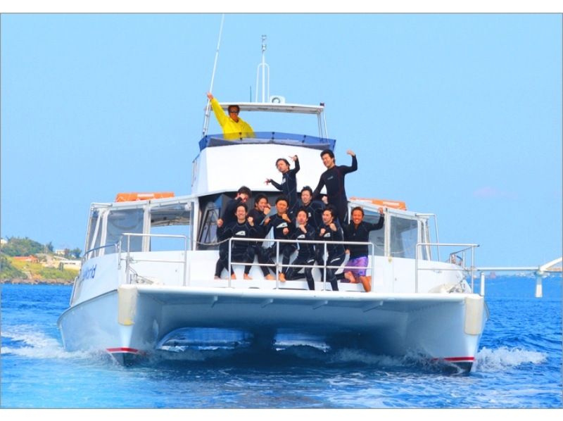 北部発・水納島半日シュノーケリング★2エントリーなので海中時間たっぷり★船酔いが心配な方に・揺れに強い大型カタマラン船★写真＆ドリンク無料★の紹介画像