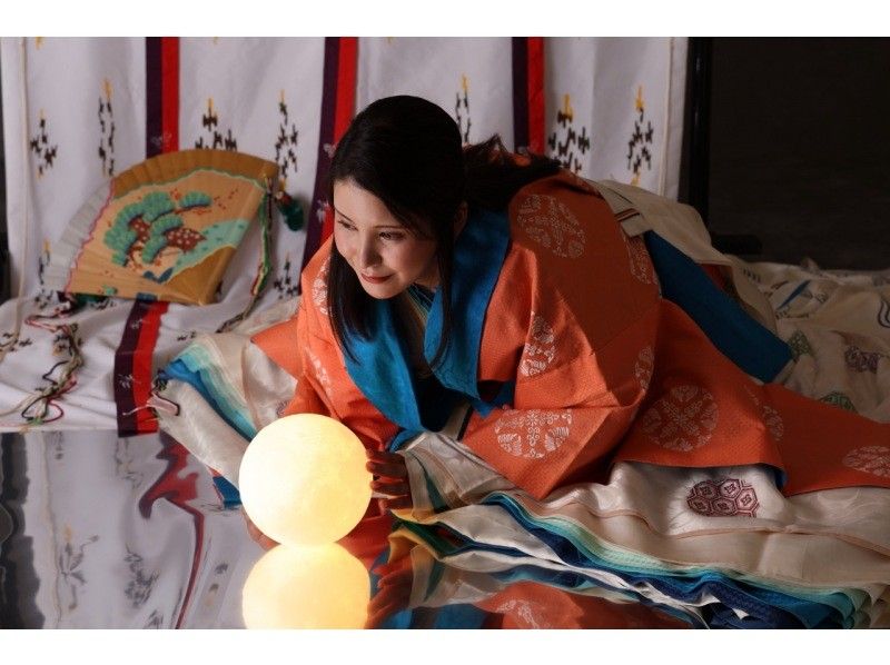【京都・二条】京都で叶う十二単体験！本格的な十二単を身に纏い、優雅に平安装束体験を楽しみましょう！の紹介画像