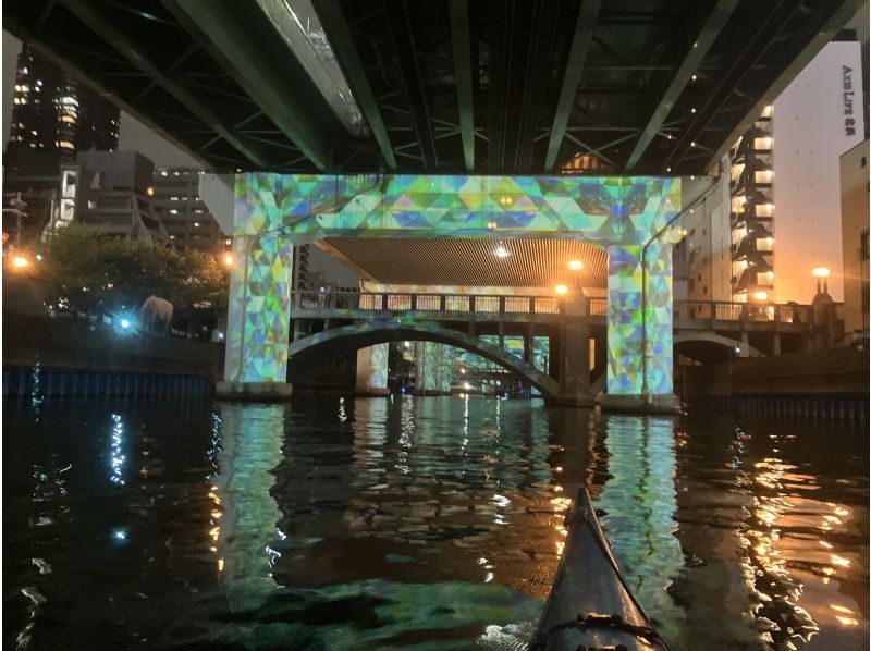 水の都大阪ナイトカヤックツアー　2025年限定　夜景＆Osakaリバーファンタジー光と水のエンターテイメントショー　一組限定の紹介画像